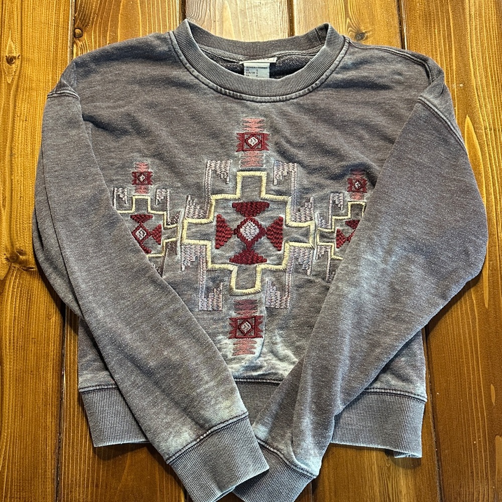 Women’s Ariat Charcoal and Burgundy Geometric Crewneck Crop Sweater Size S